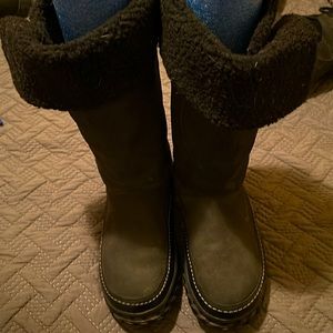 NIKE Women's Valenka Shearling Suede Puddle Proof